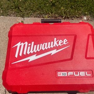 Milwaukee reciprocating saw case and charger